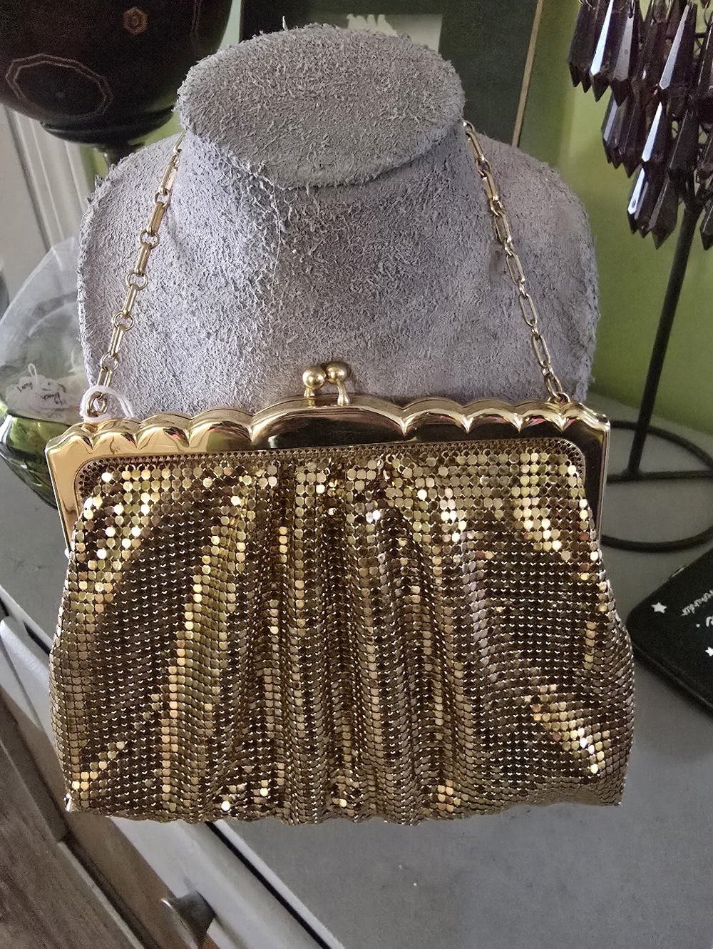 Exquisite Vintage Whiting and Davis Gold-tone Metal Mesh Bag